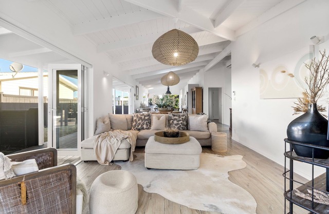 Omaha Beach House by OnefinestayNZ