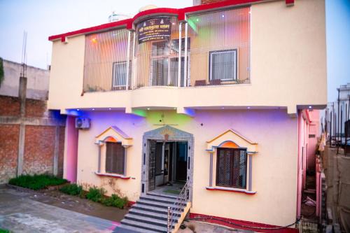 Omji Char Bhuja Dham Ashram - 2km from Ram Temple