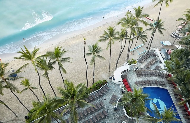 On Beautiful Waikiki Beach! Pool, Spa, 3 On-Site Restaurants, Water Activities