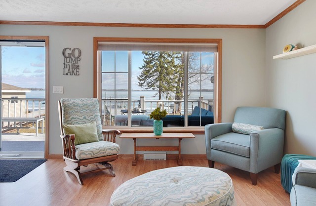 Cottage sur East Rush Lake - joliment décoré pour encourager la détente