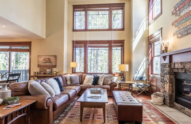 Multi-Family Retreat, Close to Eagle & Village, Pet Friendly w/Hot Tub