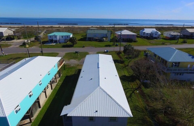 Sur Island Time est en face de la plage de Grand Isle et dort 10