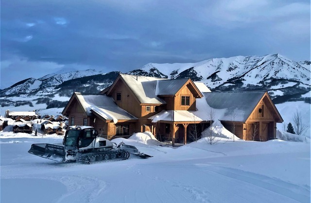 Ski In/Out on resort in Prospect Development-Oversized Hot Tub & Trampoline