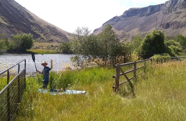 Sur la rivière à saumon, maison calme et privée, où vous pouvez toujours voir la voie lactée.