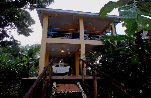 Sur SIERPE RIVER - VILLA TRANQUILLO ... 2 lits, 2 bains, entièrement équipés, incl. A / C