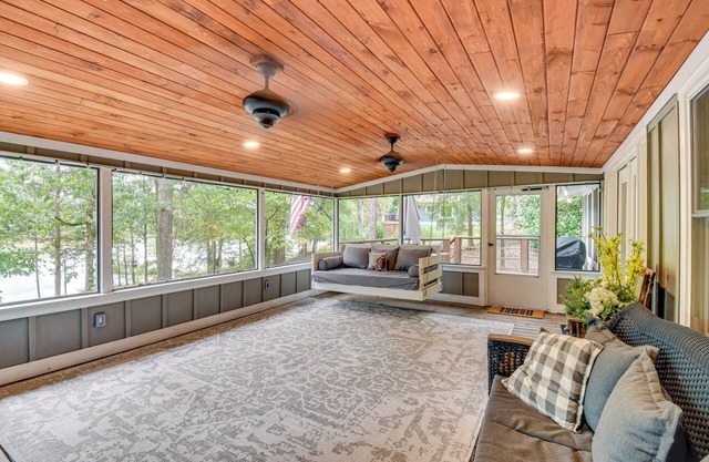 On-Site River Access: Hartwell Getaway w/ Deck!