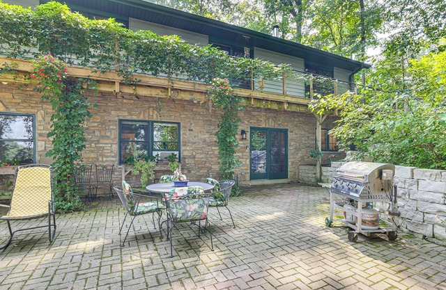 Jefferson Riverfront Retreat w/ Patio & Fire Pit!