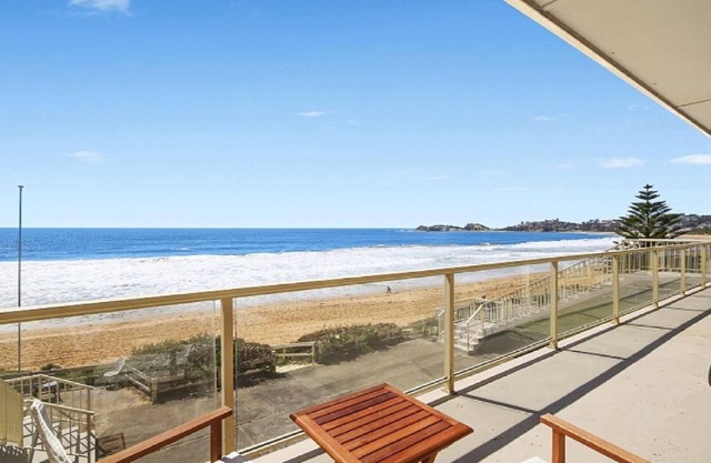 SUR LA PLAGE # 13, BEACHFRONT, VUE IMPRENABLE SUR L'OCEAN