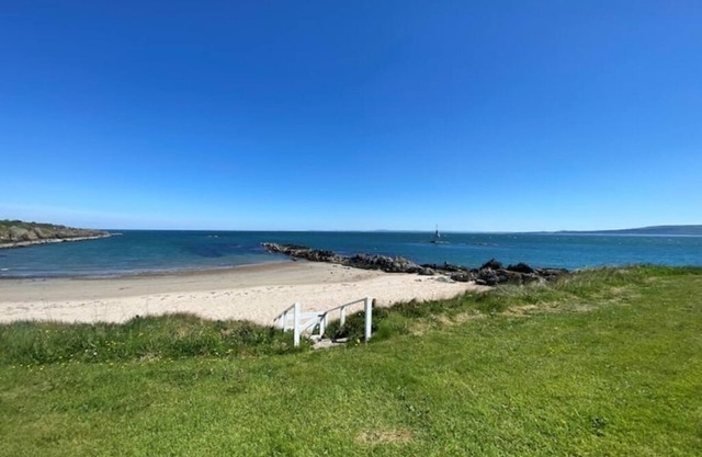 On the Beach - The Lower Annex