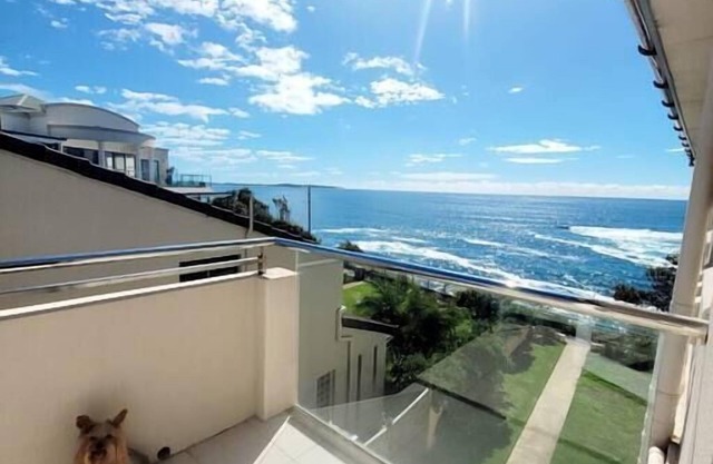 On The Esplanade sunny apt with a view