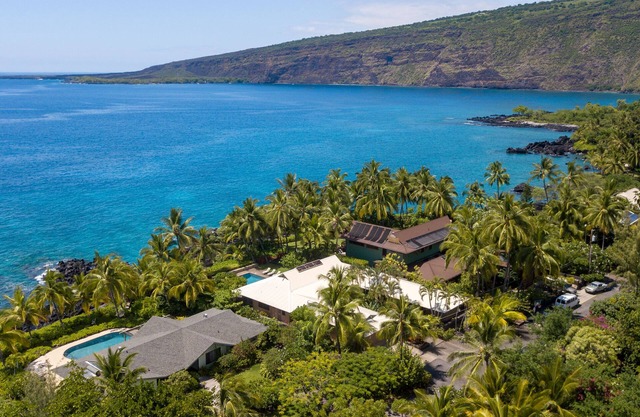 Sur l'océan à la baie de Kealakekua. Lorsque les dauphins jouer.