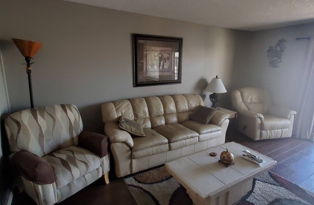 Sur la rivière Condo-Snowbird Friendly