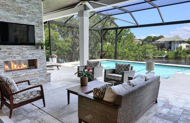 Gorgeous Coastal Waterfront Home 5 min from Beach