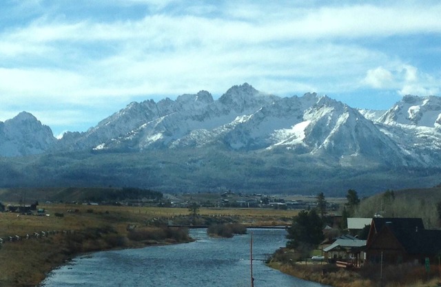 Log Cabin de charme situé sur la rivière Salmon près de Stanley