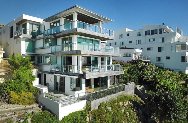 SUR LES ROCHES - AVEC ACCÈS PRIVÉ SUR LA PLAGE DU COUVENT