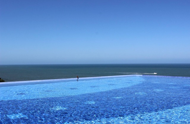 Sur la mer: Comme un Super Transatlantic pas équilibrer ...