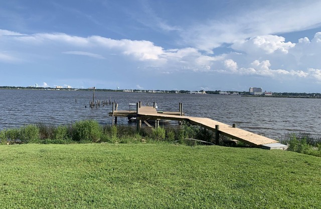 Introductory Price: On The Water 1 BR ground floor Sleeps 4 Biloxi