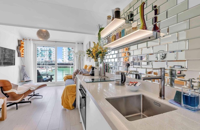 On the Water 7| Free Parking | By My Getaways