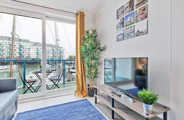 On the Water -waterside Studio With Terrace Overlooking the Harbour