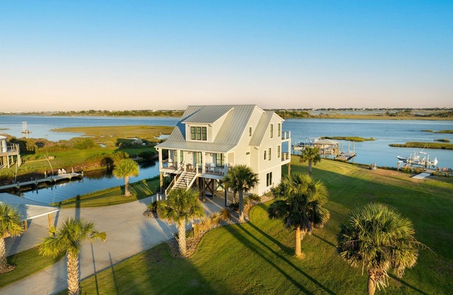On the Waterway 5 Bedroom House; Dock and Elevator