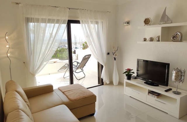 One Bedoom-Two balcony apartment with sea & golf view in Amarilla Golf