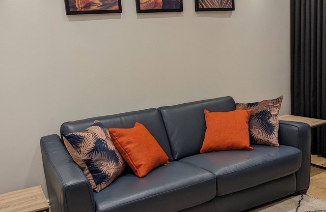 One Bedrm|Open Plan Living|5 min to subway|250Mbps|Workspace|Netflix|Smart Locks