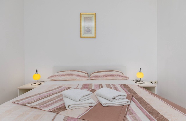 Appartement d'une chambre avec le balcon et la vue sur le mer Lokva Rogoznica, Omis (A-23105-b)