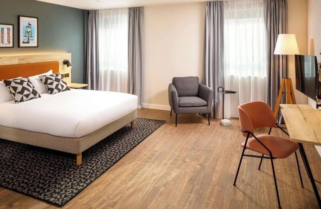 One Bedroom Apartment Near Sutton High School LON