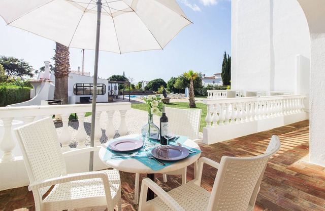 One bedroom apartment on a small-scale resort in Cavoeiro. Swimming pool, air conditioning