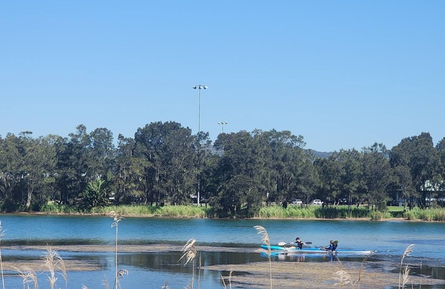 One bedroom apartment over looking the lake and only 400mtrs walk to the beach
