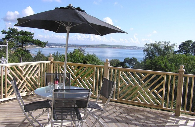One Bedroom Apartment with Private Balcony and Sea Views
