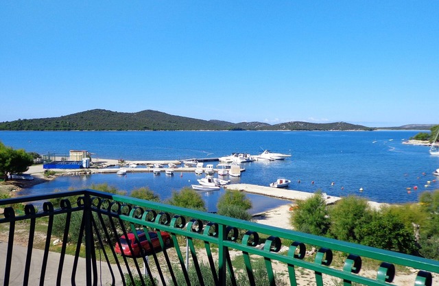 Appartement d'une chambre prés de la plage Zaboric, Sibenik (A-958-a)