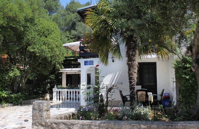 Appartement d'une chambre avec la terrasse Artatore, Losinj (A-5377-b)