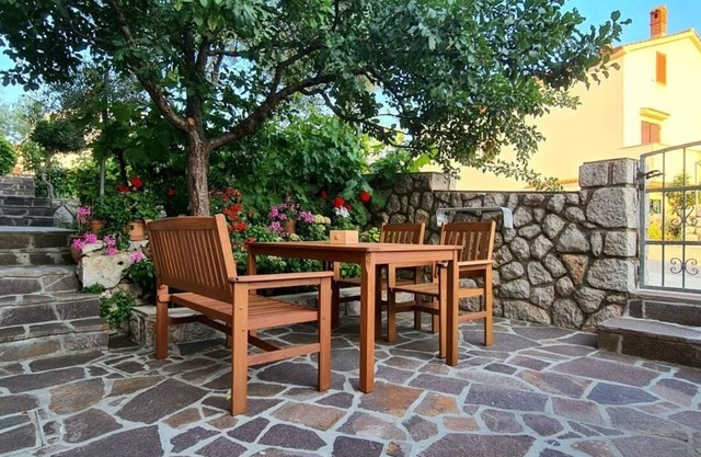Appartement d'une chambre avec la terrasse Cres (A-7983-a)