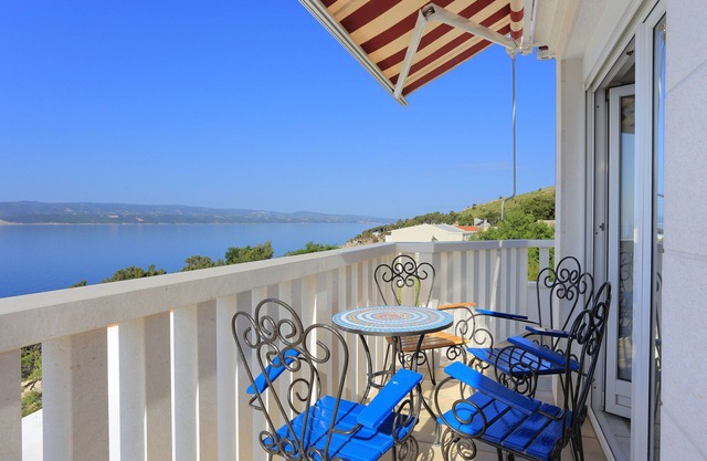 Appartement d'une chambre avec la terrasse et la vue sur le mer Lokva Rogoznica, Omis (A-13226-c)