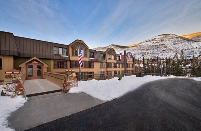 Une chambre au Marriott's StreamSide at Vail, station skis aux pieds. Reserve maintenant!