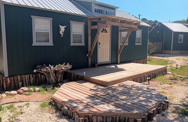 One bedroom cabin with an extra loft sleeping space minutes from the Frio River!