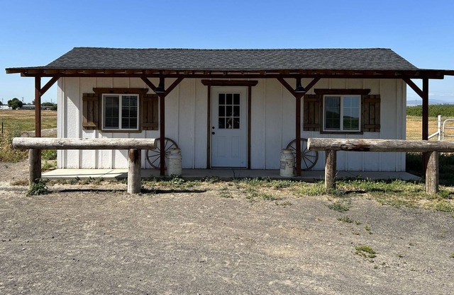 One Bedroom One Bath Guest House in the Country