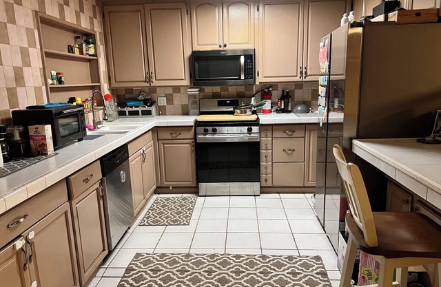 One bedroom w/shared bathroom, WiFi & Amenities in Lake Elsinore Home