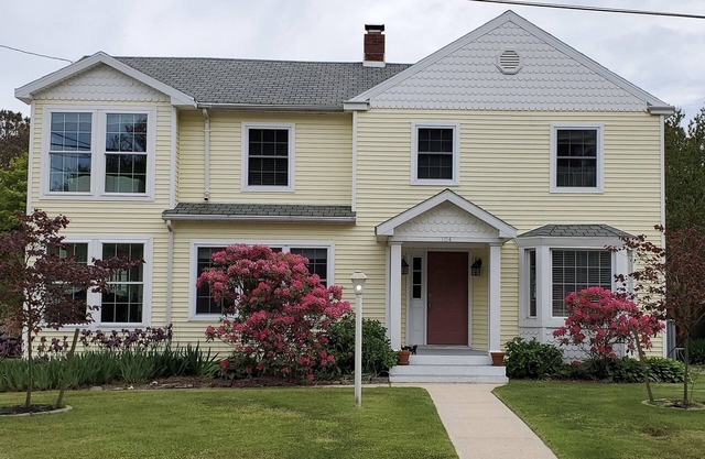 ONE BLOCK TO BEACH-REHOBOTH BY THE SEA-PET FRIENDLY-BOOK NOW FOR 10% DISCOUNT!!