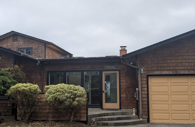 Un pâté de maisons de la plage, belle maison 3bd / 3ba avec vue, venez vous détendre et profiter