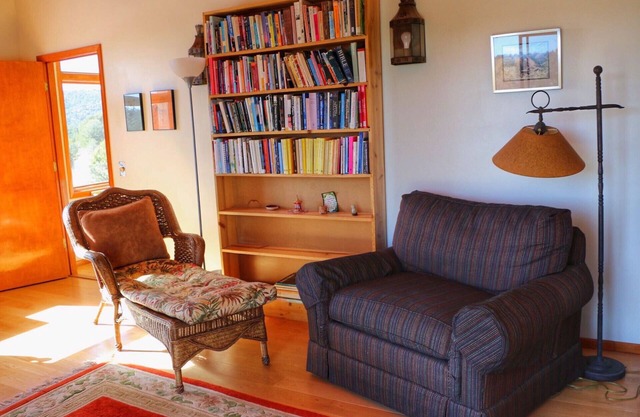 Un BR confortable et une grande BR séparé qui ouvre sur une terrasse avec vue sur la montagne