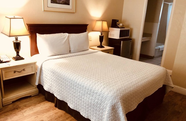 One Queen Bed Cottage