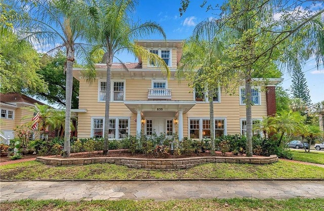 ONE Inn St. Pete: Unique 7-Room Gem, Steps from Downtown & Vinoy Park!