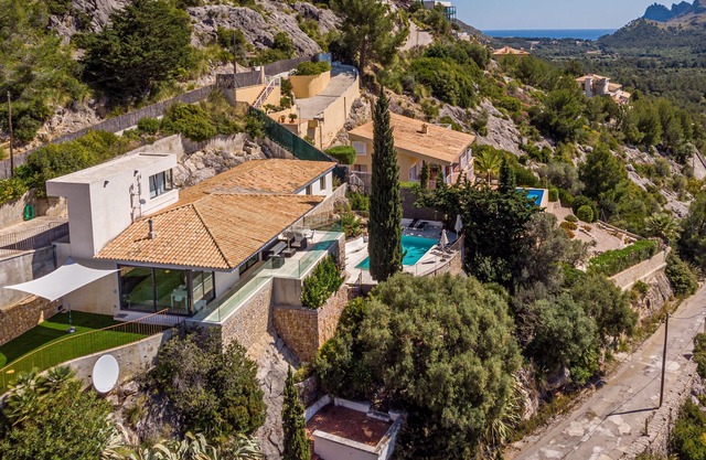 Villa familiale de plain-pied de 3 chambres offrant une vue spectaculaire sur la région de Pollensa et au-delà.
