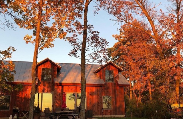 Lake House pas comme les autres - Rustic Reclaimed Barn House près de WI Dells
