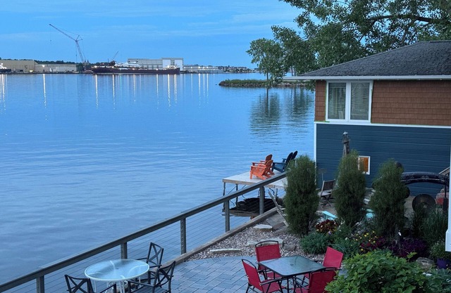 One of a Kind Door County Boathouse attente de votre visite