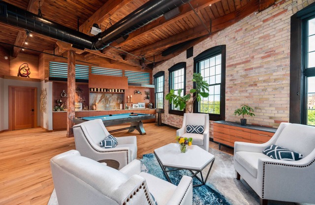 ⚜️ Exquisite One-of-a-Kind 3BDR Penthouse Condo in Downtown TC