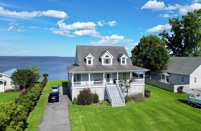 One of a Kind House on the Albemarle Sound -- Large Sunrise Porch