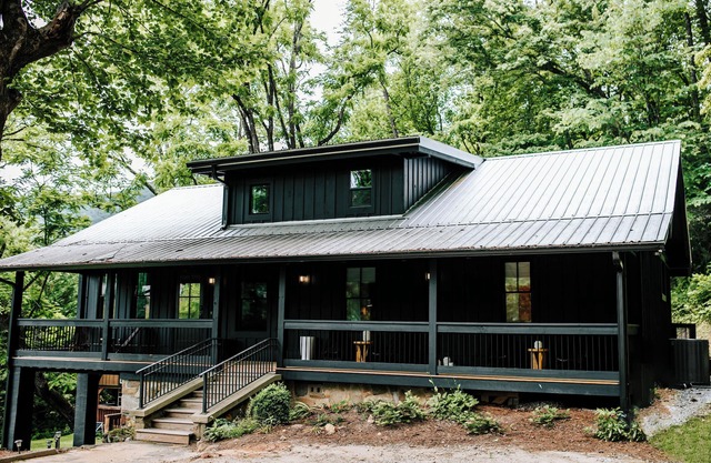 One of a Kind Stunning Lodge for 10 Walk Downtown Pool Hot Tub Creek Forest